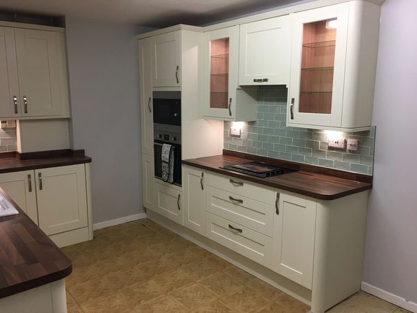 Kitchen units with hob, oven and tiling